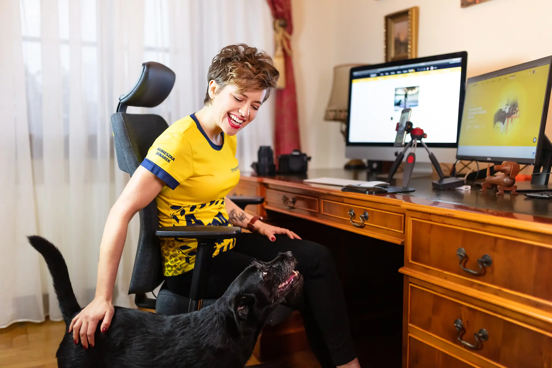 Agnieszka Janarek training with a dog beside a computer
